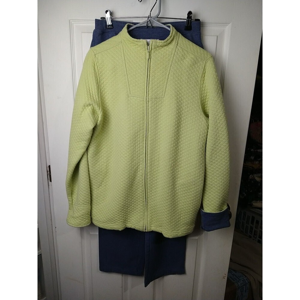 Sports Savvy Women's 2 Piece Mint Green Quilted Top Pants. Size S